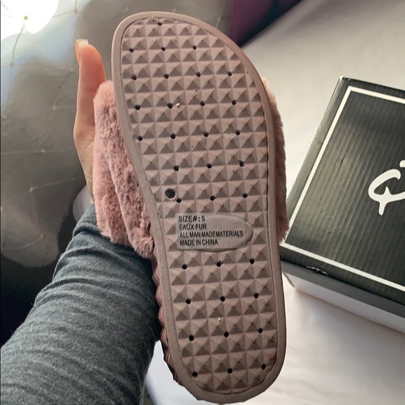 Cuddle N’ Cute Slides - Picture 9 of 10